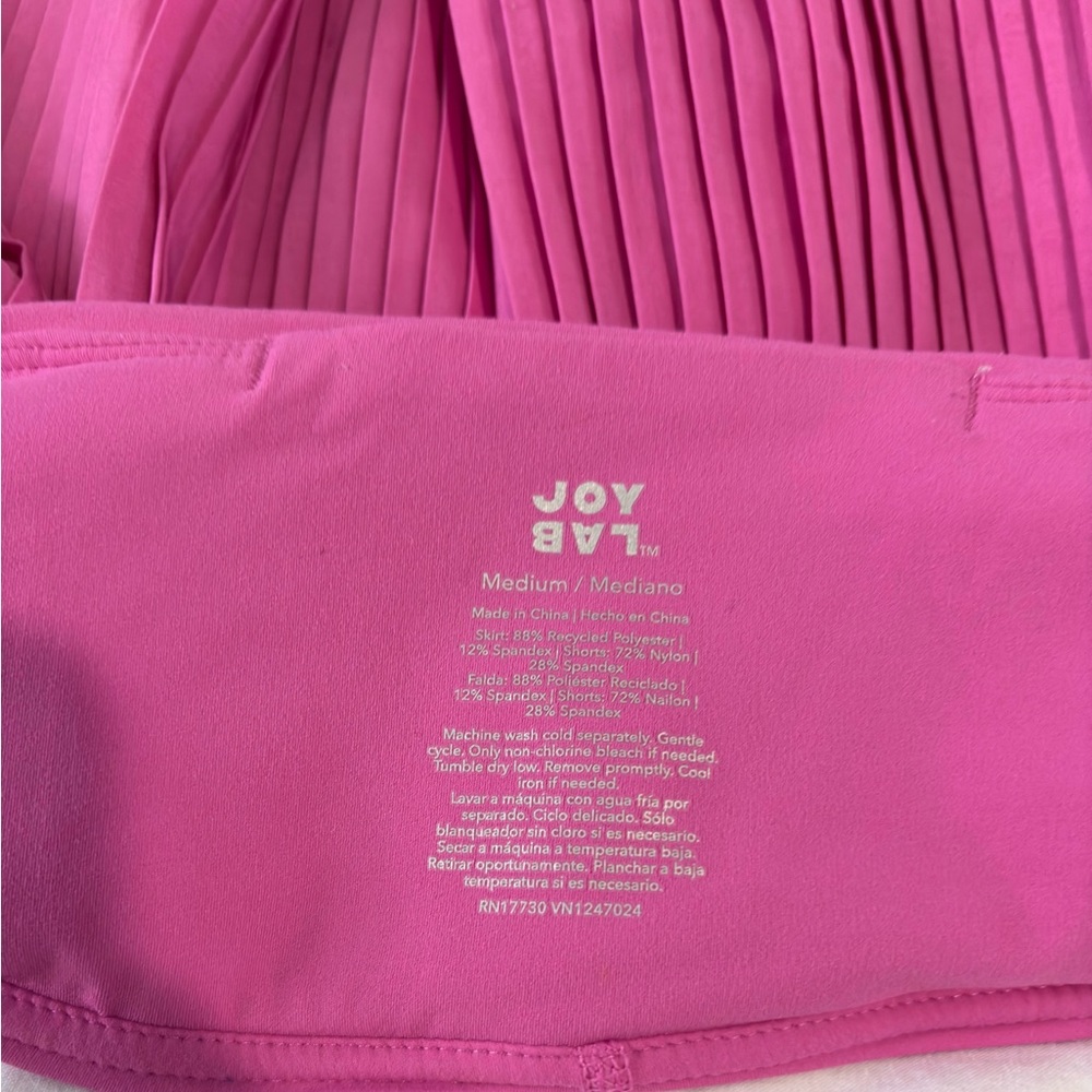 Joy lab size medium pink pleated Scort with built in shorts - Picture 2 of 7